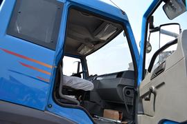 新悍威J5M&nbsp;牵引车驾驶室                                               图片