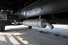 东风 多利卡L系列中卡 160马力 4X2 6.7米排半载货车(DFA1160L11D7)