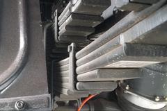 青岛解放 龙V中卡 180马力 6X2 7.7米排半仓栅式载货车(CA5220CCYPK2L6T3E4A80-1)