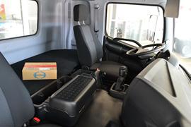 广汽日野700&nbsp;牵引车驾驶室                                               图片