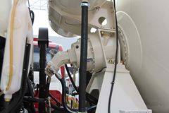 雷萨 L8系列 350马力 6X4 混凝土搅拌车(LNG)