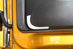 四川现代 创虎XCIENT重卡 440马力 8X4 6.5米自卸车(CHM3310KPQ64M)