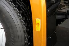 四川现代 创虎XCIENT重卡 440马力 8X4 6.5米自卸车(CHM3310KPQ64M)