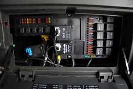 解放J6L&nbsp;垃圾运输车驾驶室图片