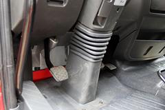 一汽解放 J6L 180马力 4X2 压缩式垃圾车(底盘)