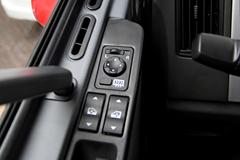 一汽解放 J6L 180马力 4X2 压缩式垃圾车(底盘)