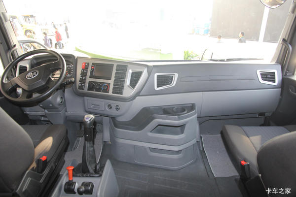 青岛解放JH6卓越版牵引车年终大促,感恩巨献