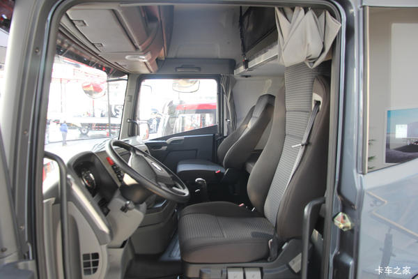 青岛解放JH6卓越版牵引车年终大促,感恩巨献