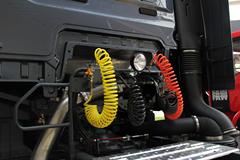 青岛解放 JH6重卡 370马力 6X4牵引车(CA4250P25K2T1E4)