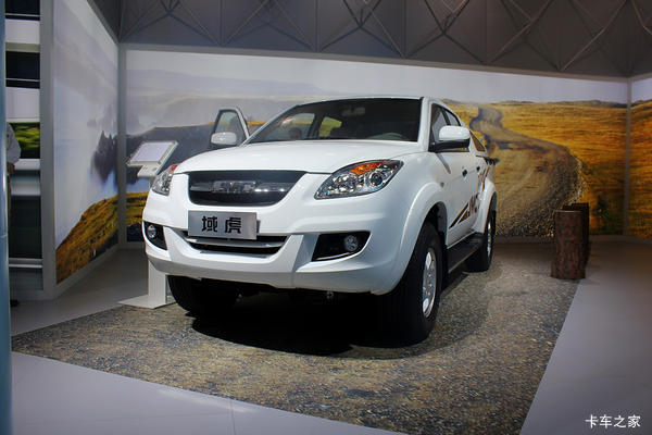 江铃 域虎 2014款 四驱 2.4L柴油 双排皮卡(SLX)