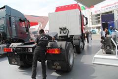 上汽红岩 杰狮M100重卡 336马力 6X2 LNG牵引车(CQ4256HTG303T)