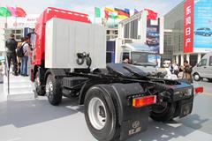 上汽红岩 杰狮M100重卡 336马力 6X2 LNG牵引车(CQ4256HTG303T)