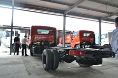 东风商用车 天锦中卡 140马力 4X2 6.1米载货车(底盘)(DFL1080B7)