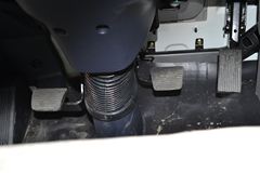 东风商用车 天锦中卡 180马力 4X2 7.7米厢式载货车底盘(超速挡)(DFL5120XXYB9)