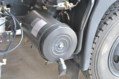 东风商用车 天锦中卡 180马力 4X2 7.7米厢式载货车底盘(超速挡)(DFL5120XXYB9)