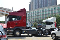斯堪尼亚 R系列重卡 560马力 6X2R AMT自动挡牵引车(型号R560 V8)