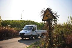 依维柯 欧霸K42 2.8L 140马力 柴油 4.1米单排栏板微卡 依维柯 欧霸K42 2.8L 140马力 柴油 4.1米单排栏板微卡