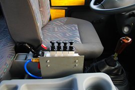 欧曼ETX&nbsp;洒水车/喷洒车驾驶室图片