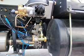 欧曼ETX&nbsp;洒水车/喷洒车底盘图片