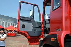 中国重汽 斯太尔M5G重卡 280马力 4X2牵引车(ZZ4181N361GD1)