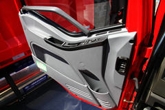 一汽解放 J6L中卡 180马力 4X2 6.8米LNG载货车(CA1160P62L4E1M5)