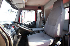 一汽解放 J6L中卡 180马力 4X2 6.8米LNG载货车(CA1160P62L4E1M5)