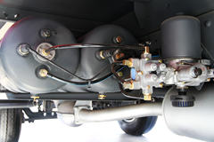 一汽解放 J6L中卡 180马力 4X2 6.8米LNG载货车(CA1160P62L4E1M5)