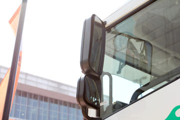 ���Ͽ��� U340 340���� 6X4 5.6��LNG��ж��(SQR3252N6T4)ͼƬ