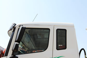 ���Ͽ��� U340 340���� 6X4 5.6��LNG��ж��(SQR3252N6T4)ͼƬ