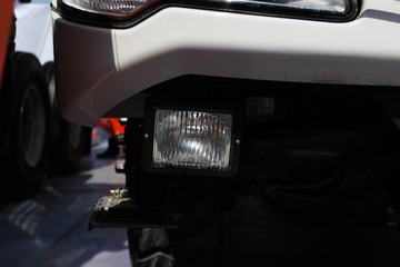 ���Ͽ��� U340 340���� 6X4 5.6��LNG��ж��(SQR3252N6T4)ͼƬ