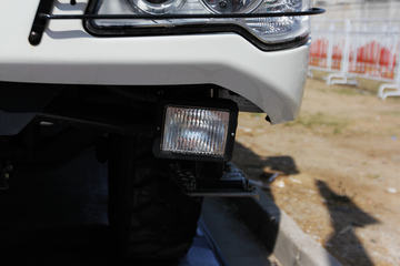 ���Ͽ��� U340 340���� 6X4 5.6��LNG��ж��(SQR3252N6T4)ͼƬ