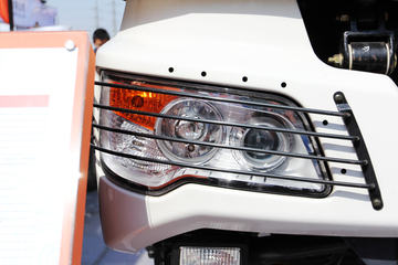 ���Ͽ��� U340 340���� 6X4 5.6��LNG��ж��(SQR3252N6T4)ͼƬ