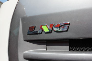 ���Ͽ��� U340 340���� 6X4 5.6��LNG��ж��(SQR3252N6T4)ͼƬ