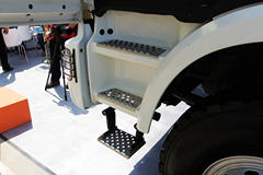 联合卡车 U340 340马力 6X4 5.6米LNG自卸车(SQR3252N6T4)