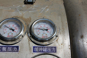 ���Ͽ��� U340 340���� 6X4 5.6��LNG��ж��(SQR3252N6T4)ͼƬ