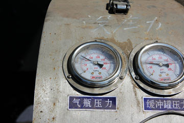 ���Ͽ��� U340 340���� 6X4 5.6��LNG��ж��(SQR3252N6T4)ͼƬ