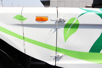 ���Ͽ��� U340 340���� 6X4 5.6��LNG��ж��(SQR3252N6T4)ͼƬ