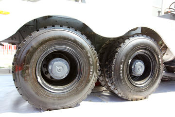 ���Ͽ��� U340 340���� 6X4 5.6��LNG��ж��(SQR3252N6T4)ͼƬ