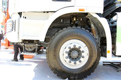 联合卡车 U340 340马力 6X4 5.6米LNG自卸车(SQR3252N6T4)