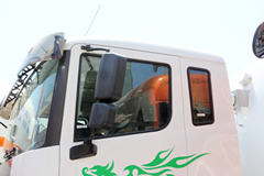 联合卡车U340 340马力 8X4 LNG运输车(SQR1311N6T6-E) 联合卡车U340 340马力 8X4 LNG运输车(SQR1311N6T6-E)