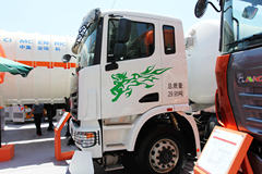 联合卡车U340 340马力 8X4 LNG运输车(SQR1311N6T6-E) 联合卡车U340 340马力 8X4 LNG运输车(SQR1311N6T6-E)