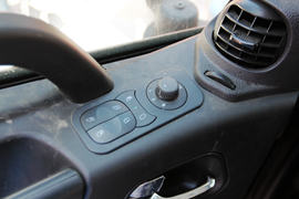 联合U系&nbsp;液化气体运输车驾驶室图片