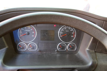 联合U系&nbsp;液化气体运输车驾驶室图片