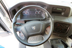 联合卡车U340 340马力 8X4 LNG运输车(SQR1311N6T6-E) 联合卡车U340 340马力 8X4 LNG运输车(SQR1311N6T6-E)