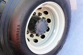 联合U系&nbsp;液化气体运输车底盘图片