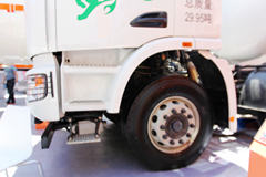 联合卡车U340 340马力 8X4 LNG运输车(SQR1311N6T6-E) 联合卡车U340 340马力 8X4 LNG运输车(SQR1311N6T6-E)