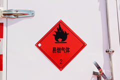 联合卡车U340 340马力 8X4 LNG运输车(SQR1311N6T6-E) 联合卡车U340 340马力 8X4 LNG运输车(SQR1311N6T6-E)