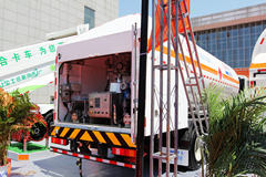 联合卡车U340 340马力 8X4 LNG运输车(SQR1311N6T6-E) 联合卡车U340 340马力 8X4 LNG运输车(SQR1311N6T6-E)