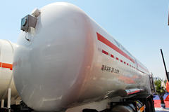 联合卡车U340 340马力 8X4 LNG运输车(SQR1311N6T6-E) 联合卡车U340 340马力 8X4 LNG运输车(SQR1311N6T6-E)