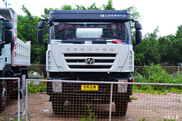 上汽红岩 杰狮M500 轻量化版 320马力 8X4 7.75方混凝土搅拌车(CQ5316GJBHMVG306)